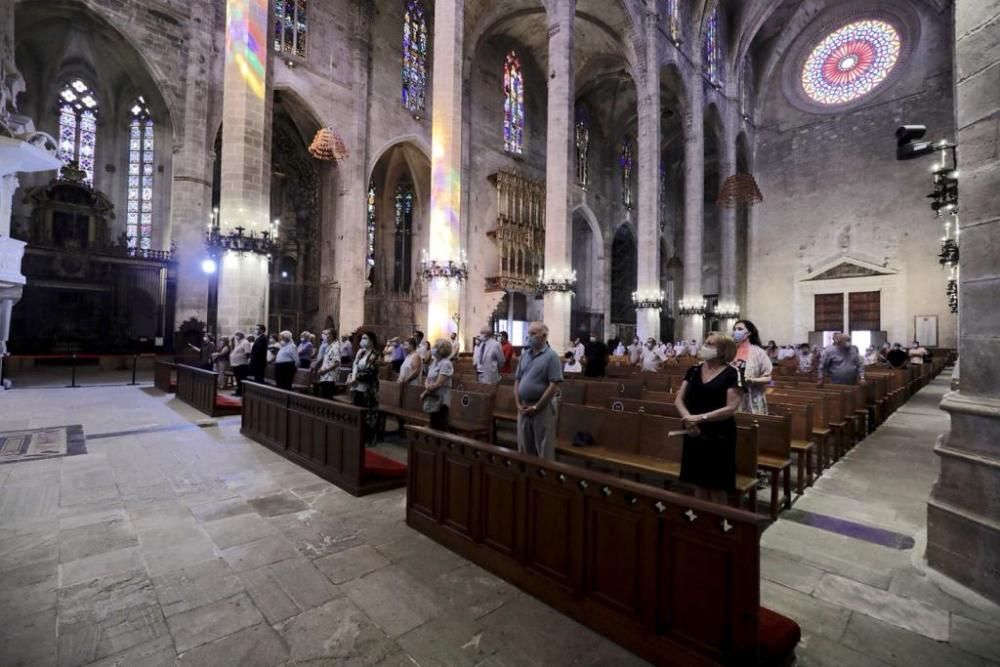 Mallorca da el último adiós a Tolo Güell en la Catedral