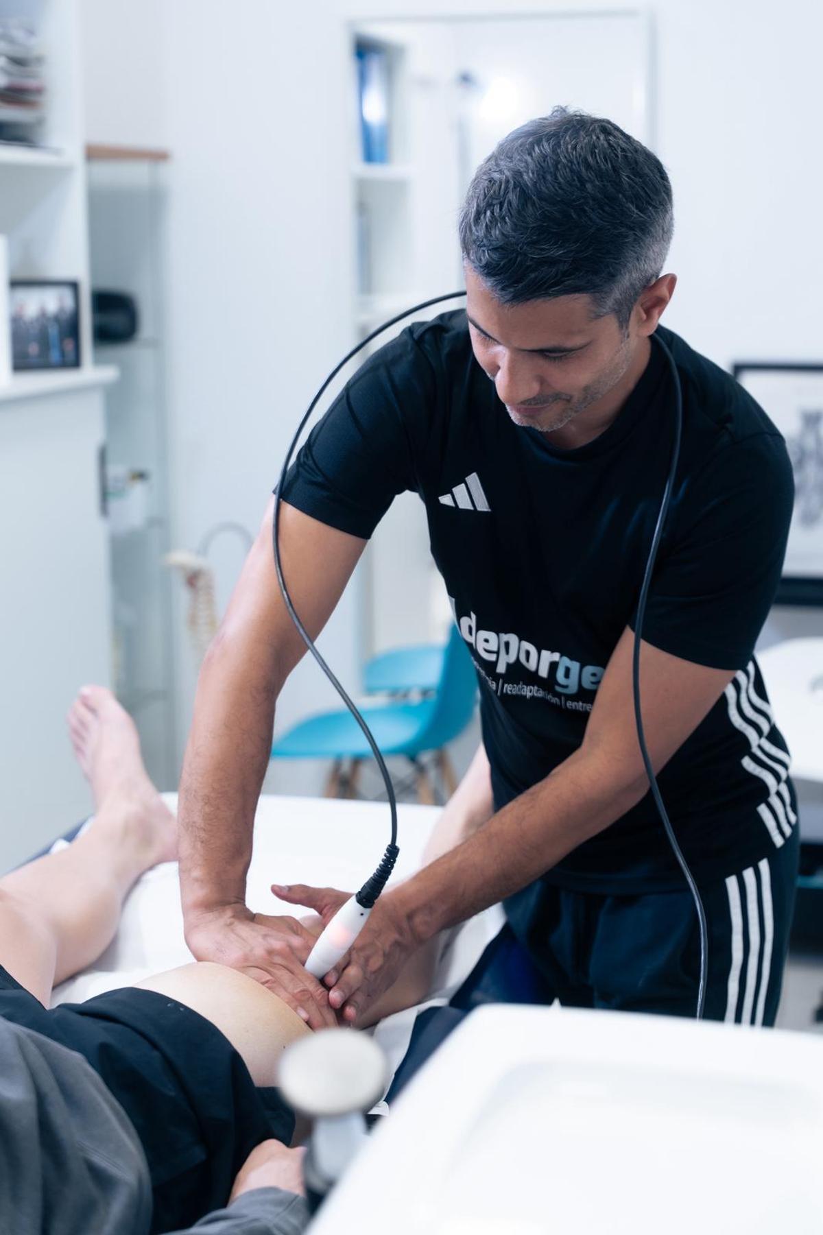 Luis Plasencia, fisioterapeuta