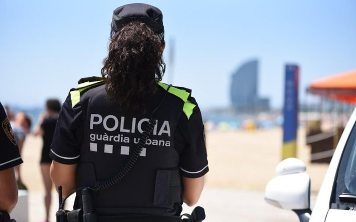 Policies entren al mar de Barcelona per detenir un home per agredir sexualment dues noies, una menor