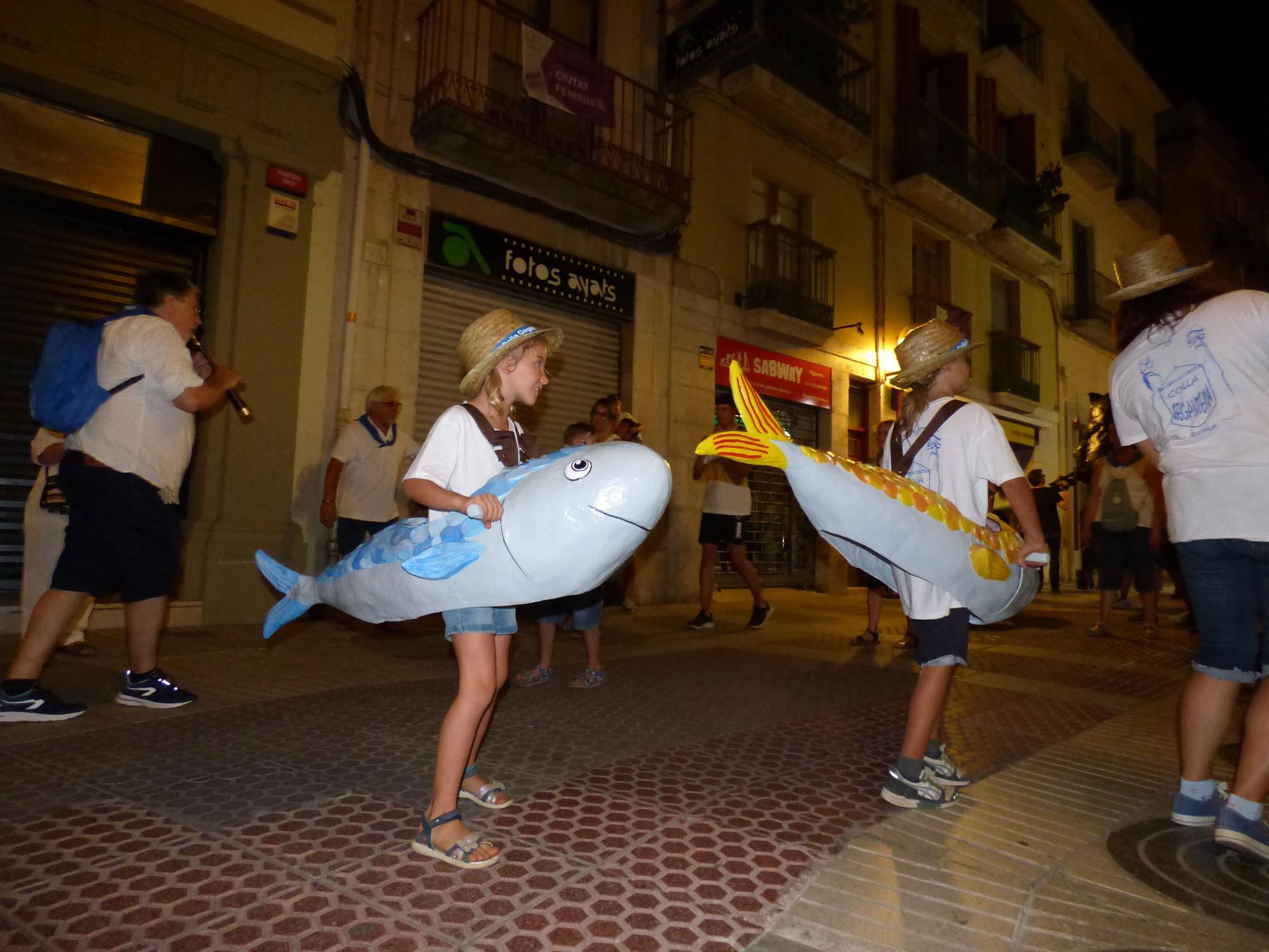 La desfilada de bestiari popular omple els carrers de Figueres