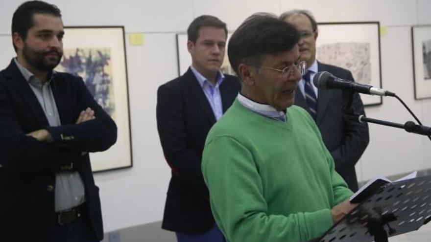 Rincón, ayer en la Casa de la Cultura de Xàtiva acompañado por Estellés, el alcalde y Baima.