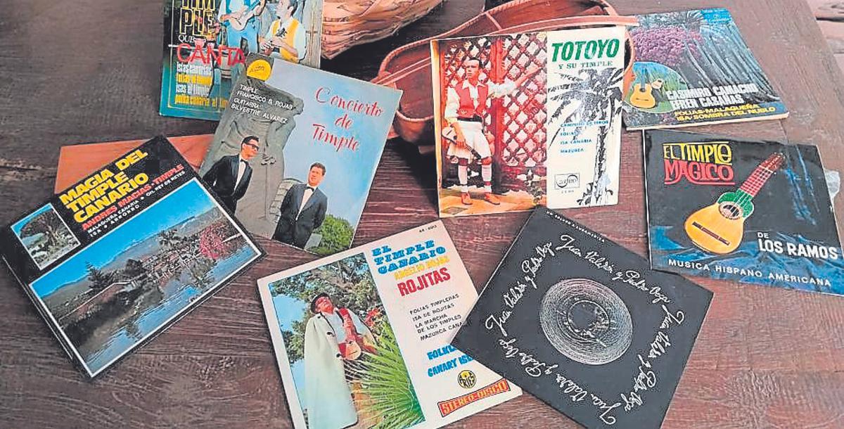 Algunos discos y métodos musicales exhibidos en la muestra.
