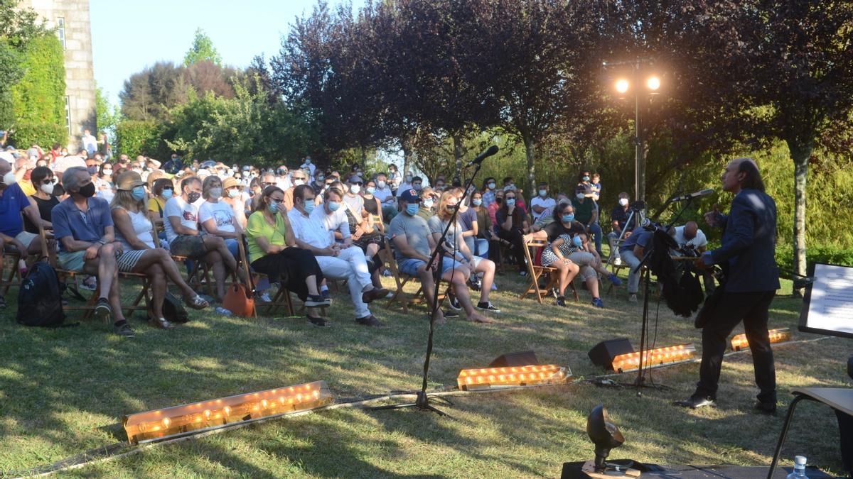 El concierto se ofrece en los jardines de la bodega vilanovesa.