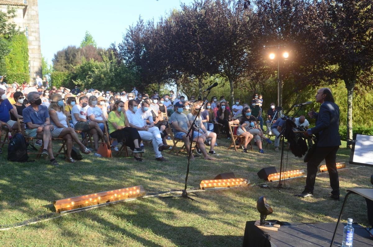 El concierto se ofrece en los jardines de la bodega vilanovesa.