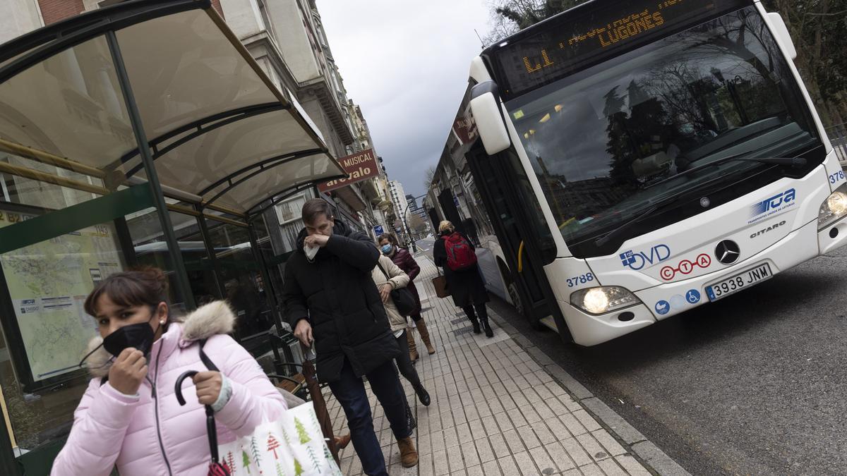 En imágenes: Así fue el último día del uso obligatorio de la mascarilla en el transporte público en Asturias