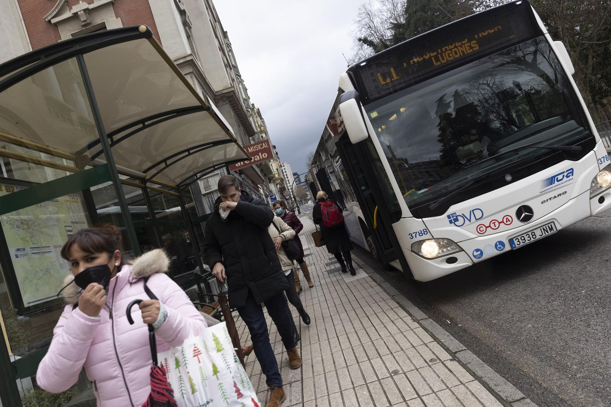 En imágenes: Así fue el último día del uso obligatorio de la mascarilla en el transporte público en Asturias