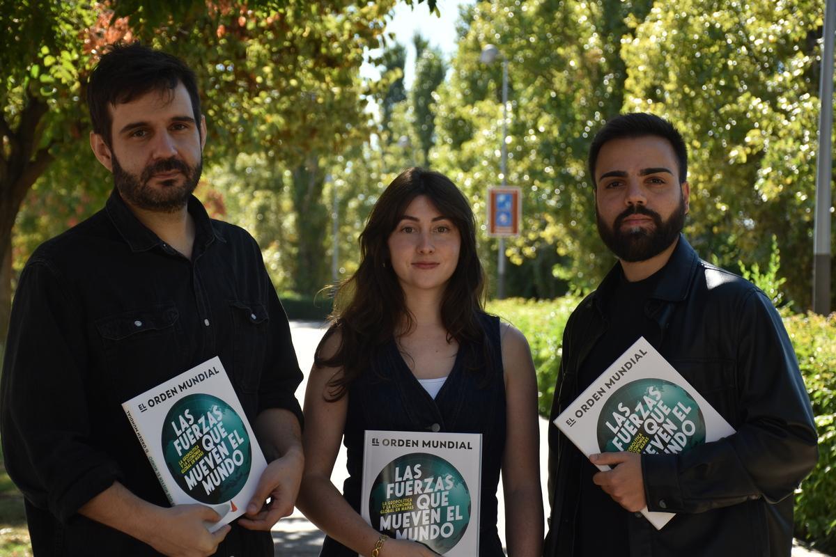 José Marín, Celia Hernando y Álvaro Merino, autores de ‘Las fuerzas que mueven el mundo’.