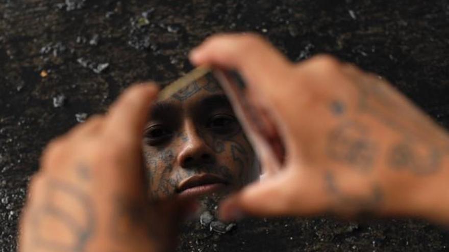 Pandilleros violentos de El Salvador se rehabilitan mientras están en prisión