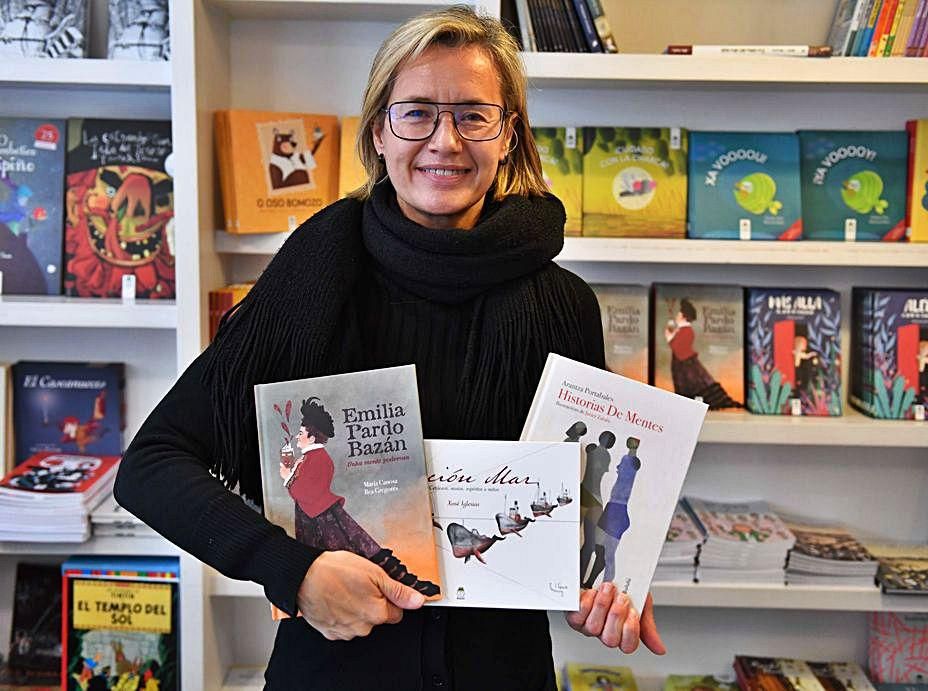 Raquel Alonso con varios libros.