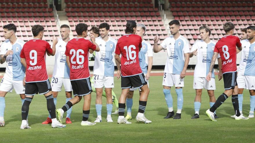 Partido amistoso entre la SD Compostela y el Celta Fortuna, filial del conjunto olívico, el pasado sábado en el Vero Boquete