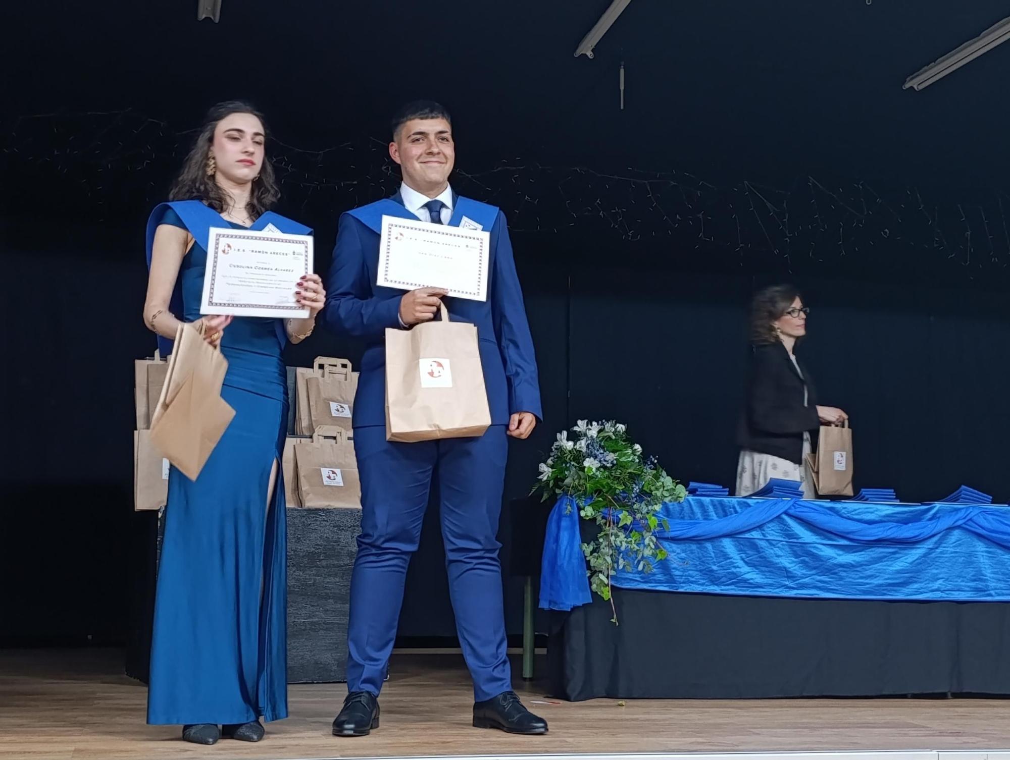 Diplomas y música en la Graduación del Ramón Areces de Grado