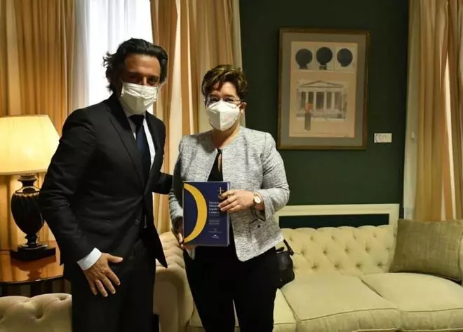 Matos asegura que  el ingreso de Dolores Corbella en la RAE es «una oportunidad»