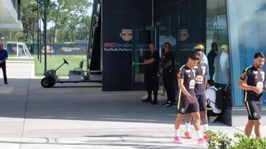Raphinha, Bruno Guimarães y Gabriel Magalhães entrenan por separado con Brasil