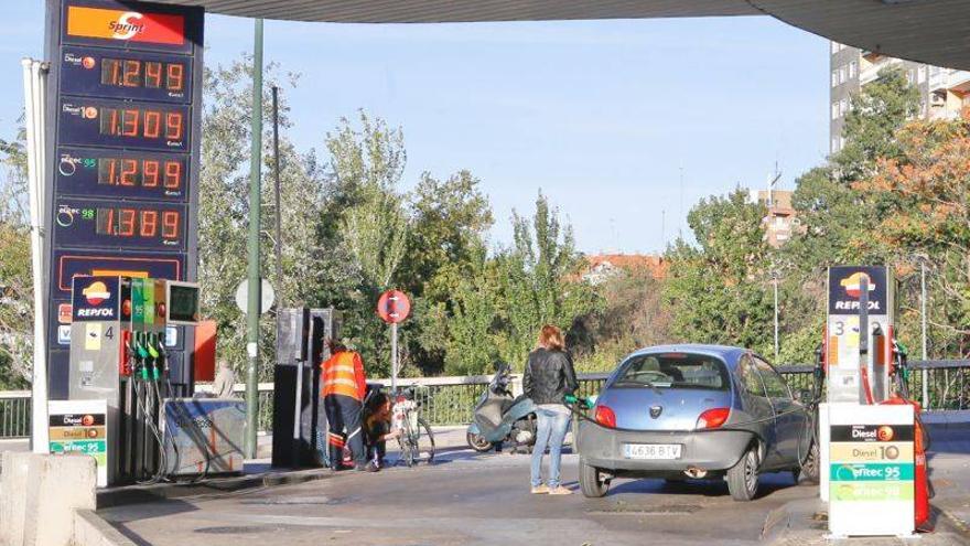 La gasolina no estaba tan barata en Aragón desde febrero de 2011