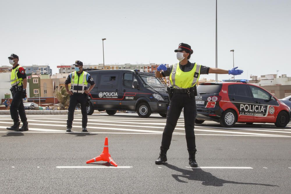 Control de la policía para el uso correcto de mascarillas