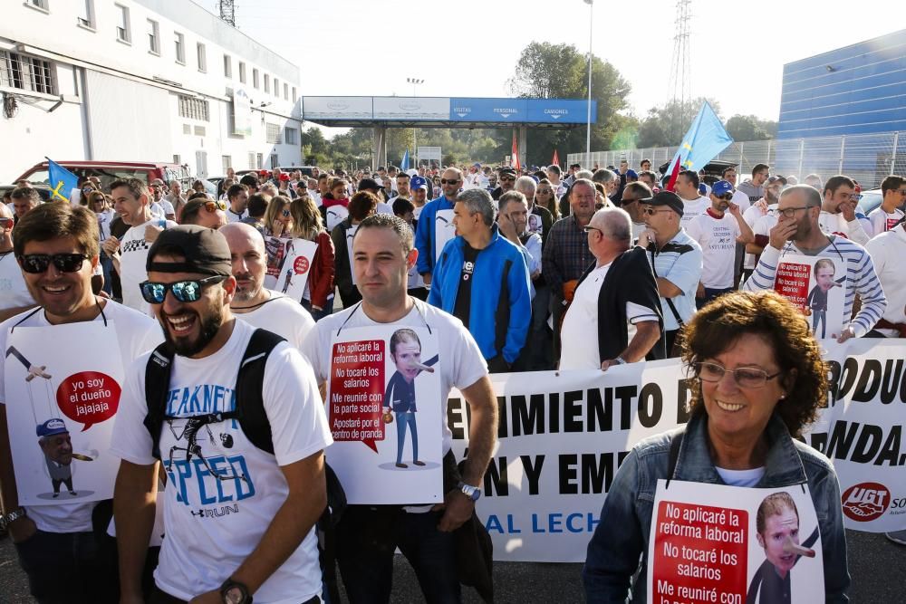 La plantilla de Capsa marcha a pie hasta Oviedo