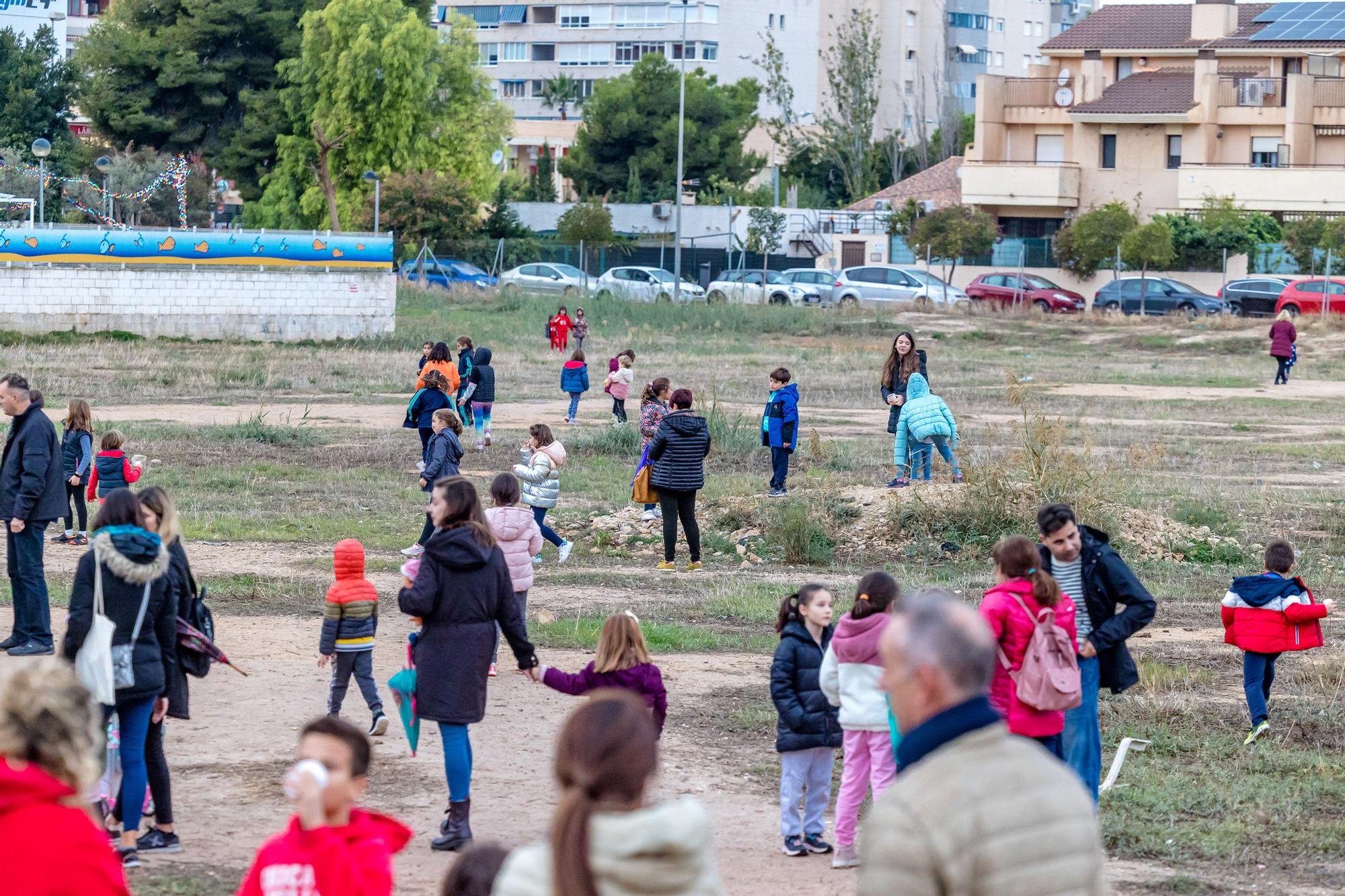 Chocolatada reivindicativa por la construcción del Colegio Almadraba en Alicante