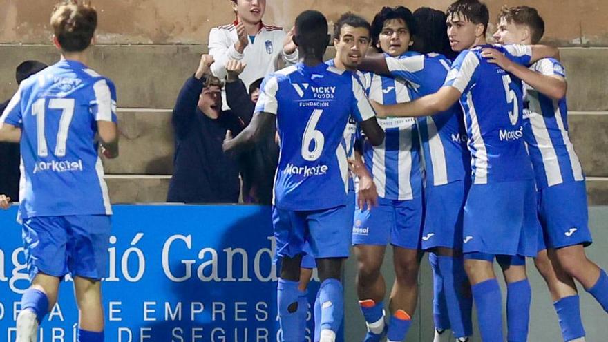 El CF Gandia visita al Paterna CF, rival directo por la permanencia