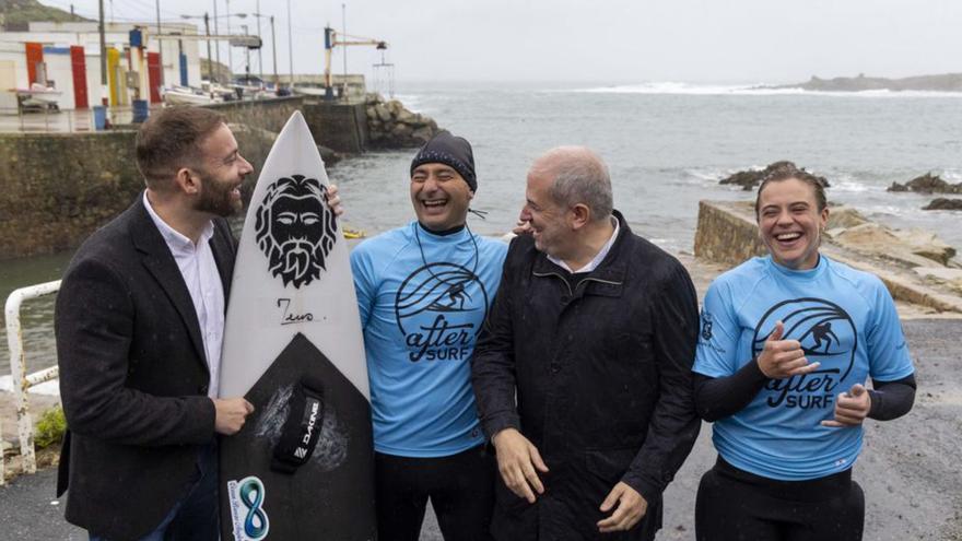 Dieciseis surfistas aceptan el reto de las olas gigantes de O Portiño