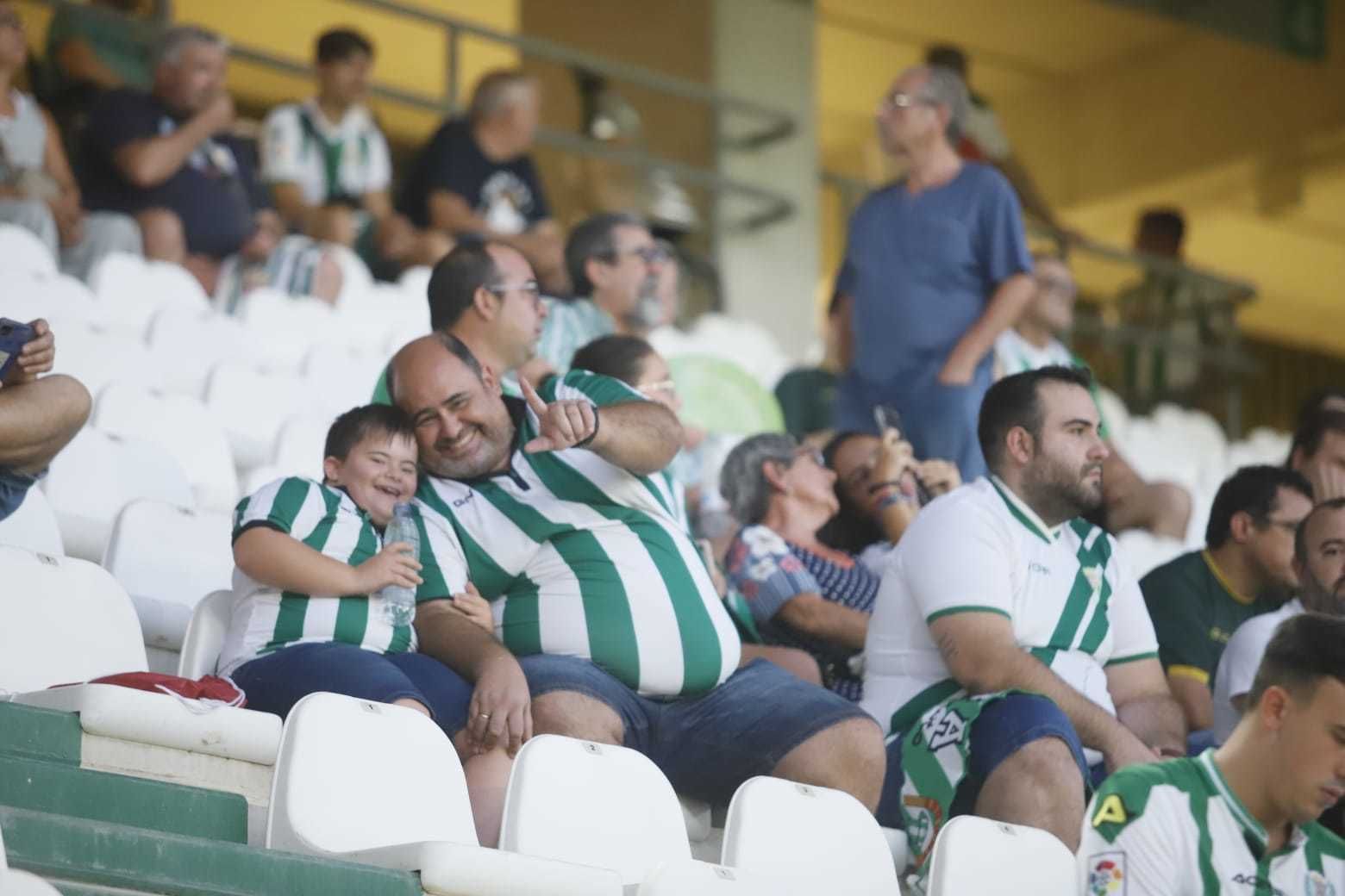 Las imágenes de la afición del Córdoba CF ante el Unionistas