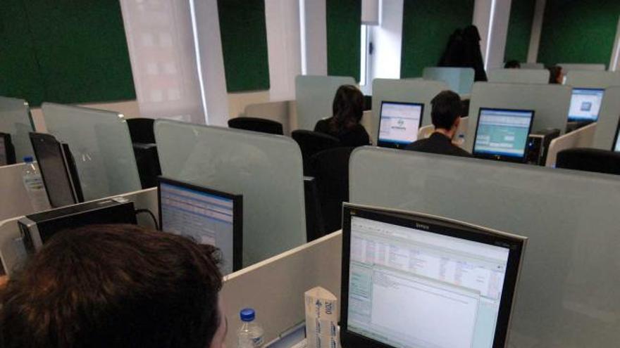 Trabajadores del centro de software de Blimea, en una imagen de archivo.