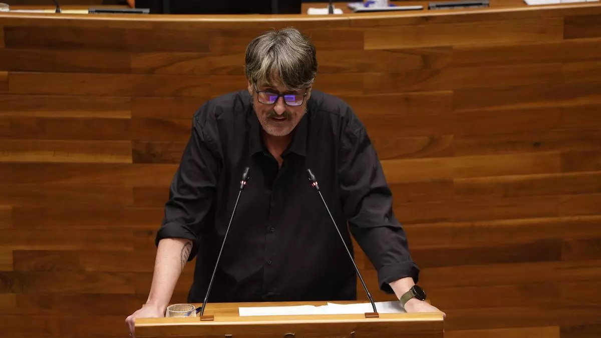 IU mete presión a Barbón para acelerar la agenda social antes de las elecciones y ser "muro de contención frente a la ultraderecha"