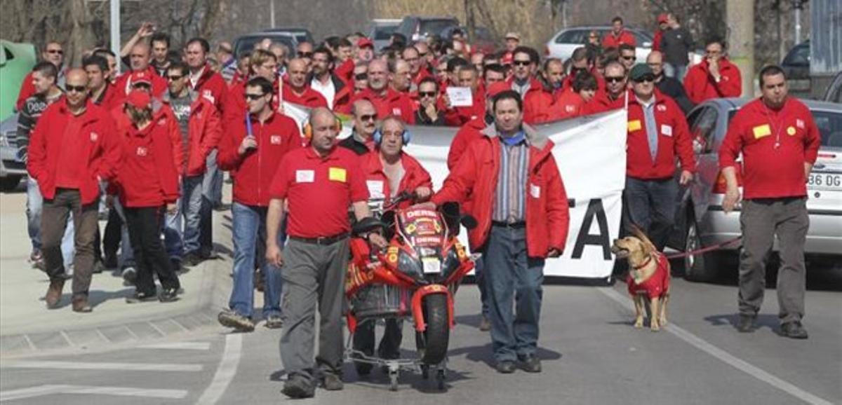 Protesta de treballadors de Derbi l’any passat. JOSEP GARCIA Protesta de treballadors de Derbi l’any passat. JOSEP GARCIA