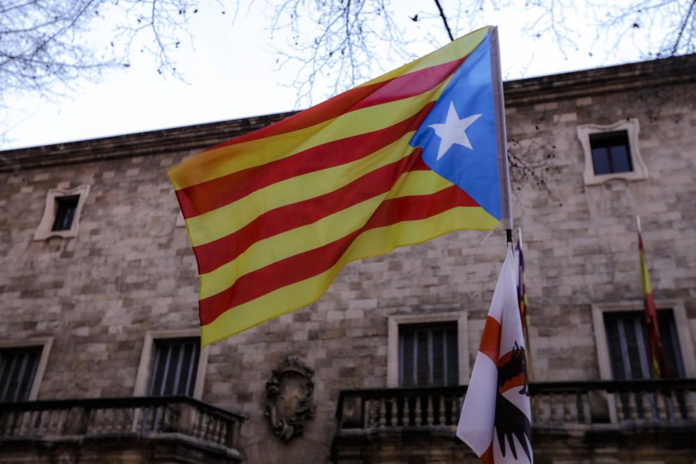 Manifestación independentista frente al TSJB