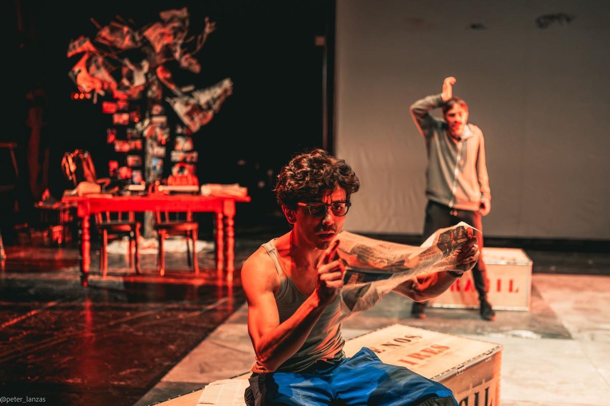 Ensayo de la obra 'Colectivo 180' que se estrena este jueves en la ESAD de Málaga.