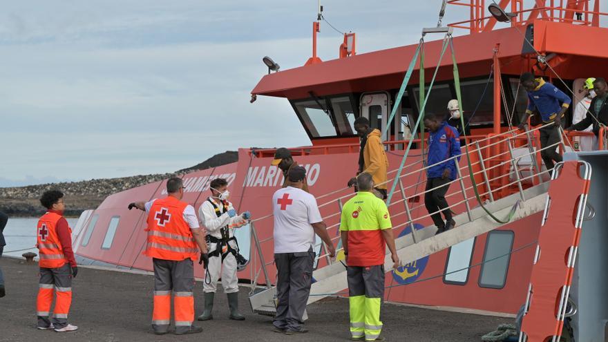 El Gobierno propondrá acoger 10 menores migrantes de Canarias y Ceuta