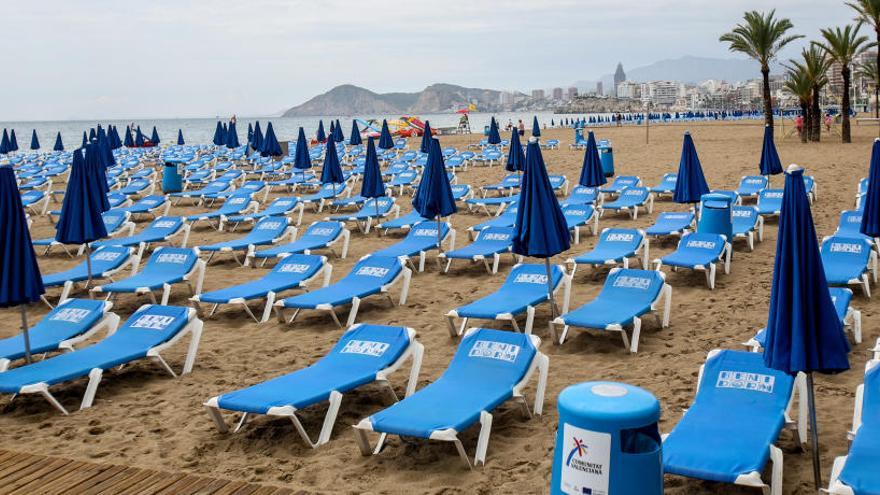 La playa de Levante de Benidorm, vacía por las lluvias.