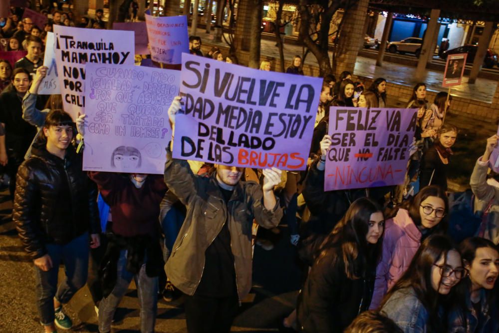 Manifestación nocturna en Elche por el 8-M