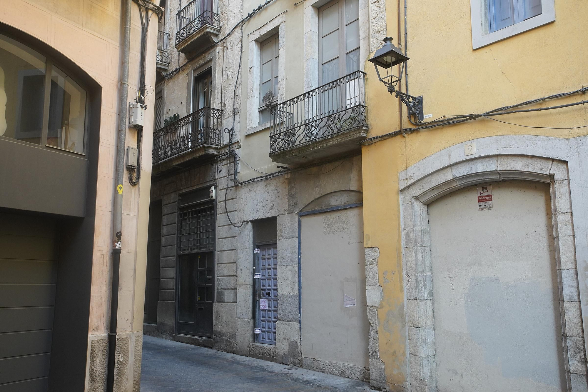Les imatges de l'esfondrament de part d'un edifici del Barri Vell de Girona
