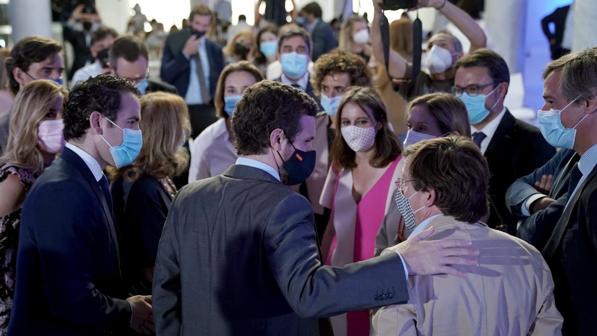 Los dirigentes respaldan a Casado en la presentación de la convención nacional del PP.