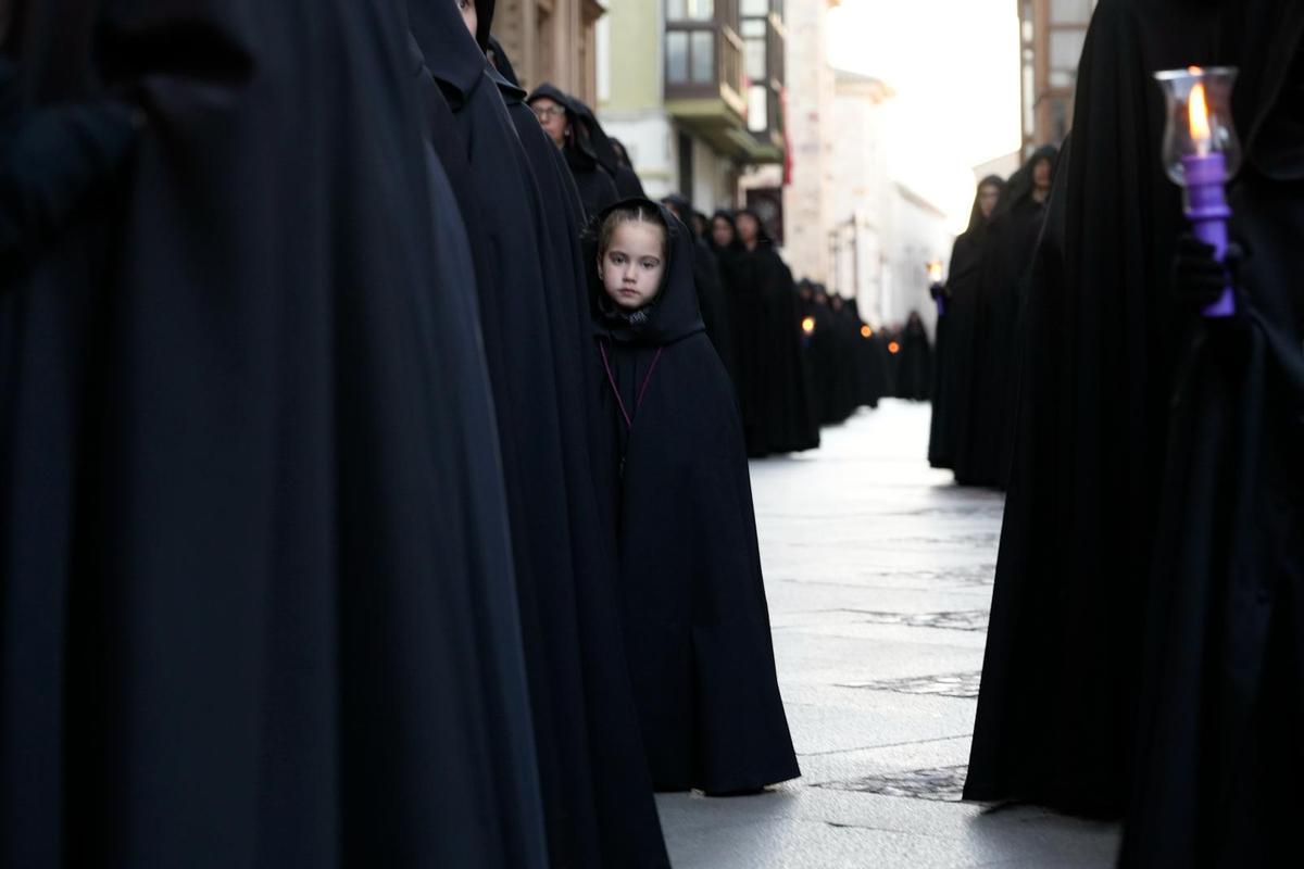 GALERÍA | Zamora acompaña a La Soledad en una de las noches más sobrecogedoras de la Semana Santa