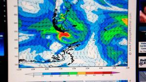 La previsión metereológica nos muestra una mancha roja muy fea.