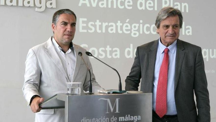 Elías Bendodo, presidente de la Diputación, y el arquitecto Salvador Moreno Peralta.