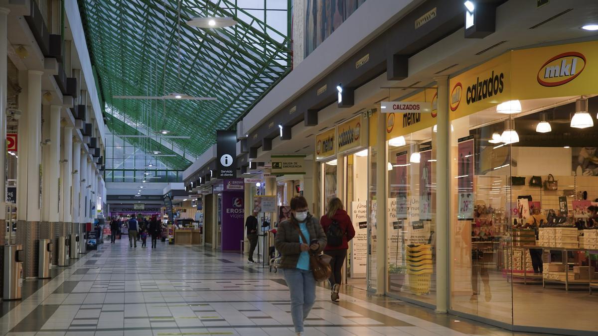 Interior del Centro Comercial Valderaduey