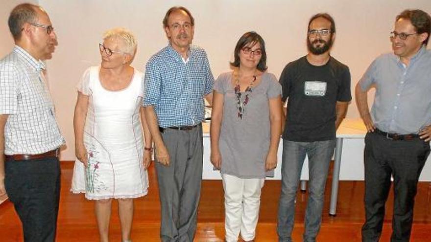 Jordi Carreras, Mercè Rosich, Jaume Espinal, Arantxa Pons, Alfons Sort i Antoni Llobet, ahir a la seu de Càritas Manresa