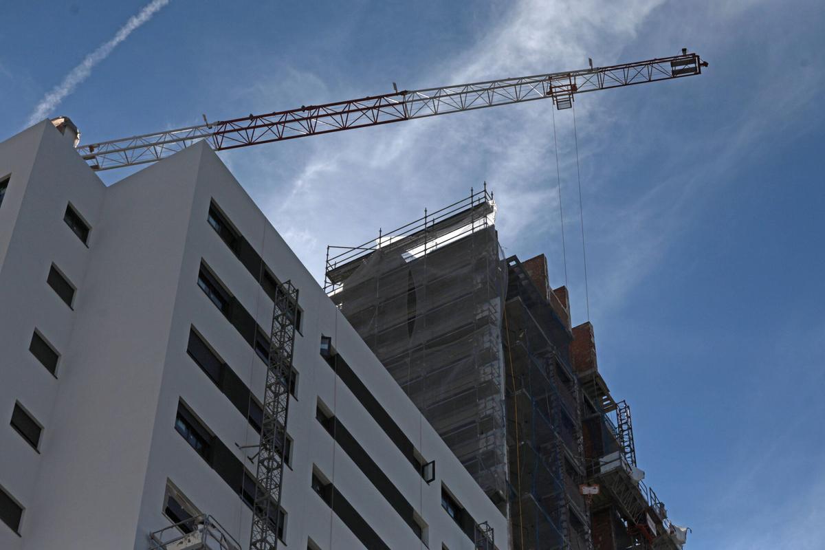 Valencia VLC  viviendas nuevas o en construcción en Valencia . Mercado de la vivienda. CONSTRUCCIONES . BLOQUE DE VIVIENDAS EN CONSTRUCCIÓN EN VALÈNCIA . NUEVOS EDIFICIOS