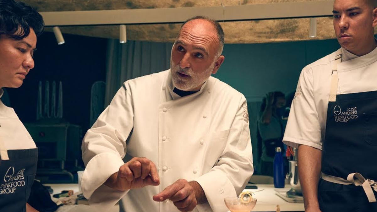 El chef español José Andrés, en una de sus cocinas.