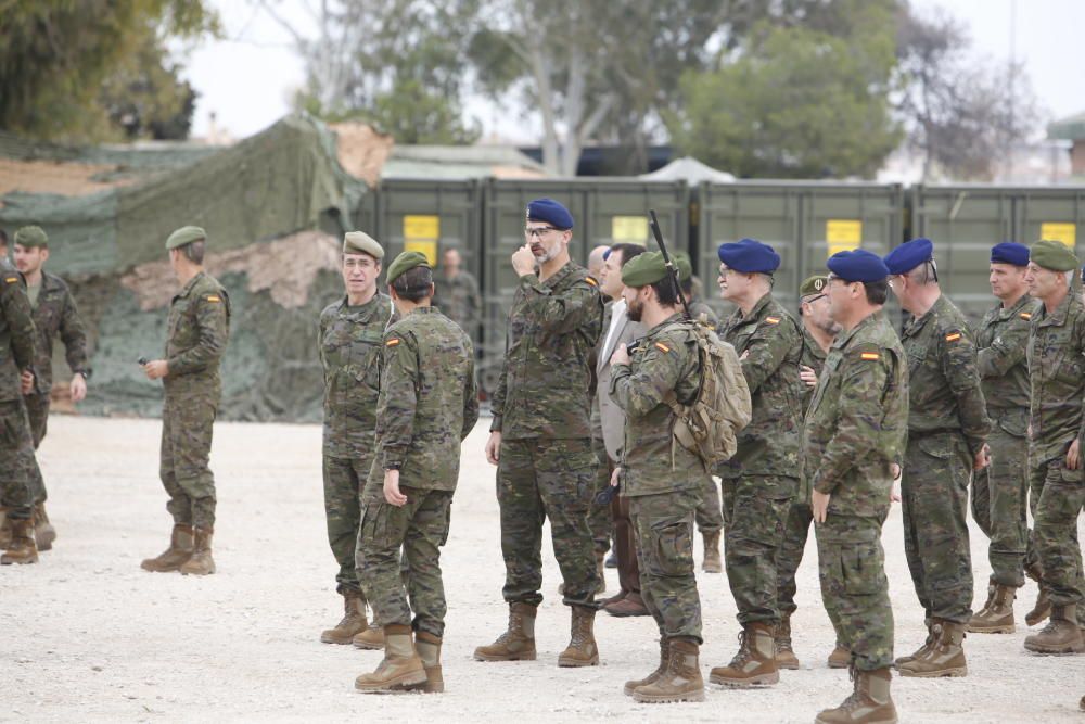 El Rey Felipe VI sigue desde Alicante varias maniobras del Mando de Operaciones Especiales