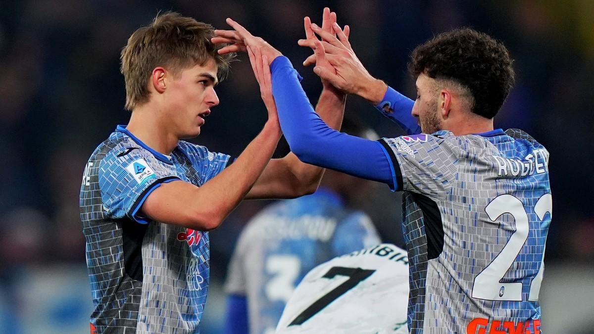 Los jugadores de la Atalanta celebran un gol