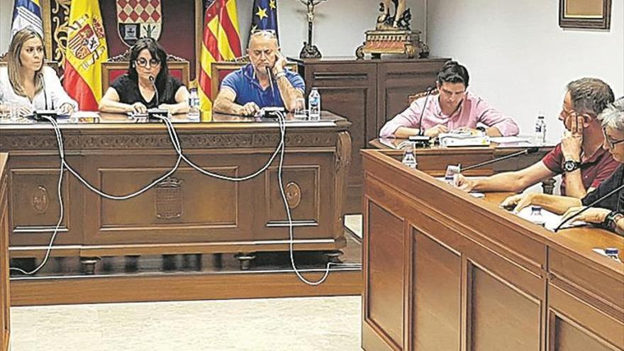 El rifirrafe de Traver y Martínez hace que se suspenda el pleno