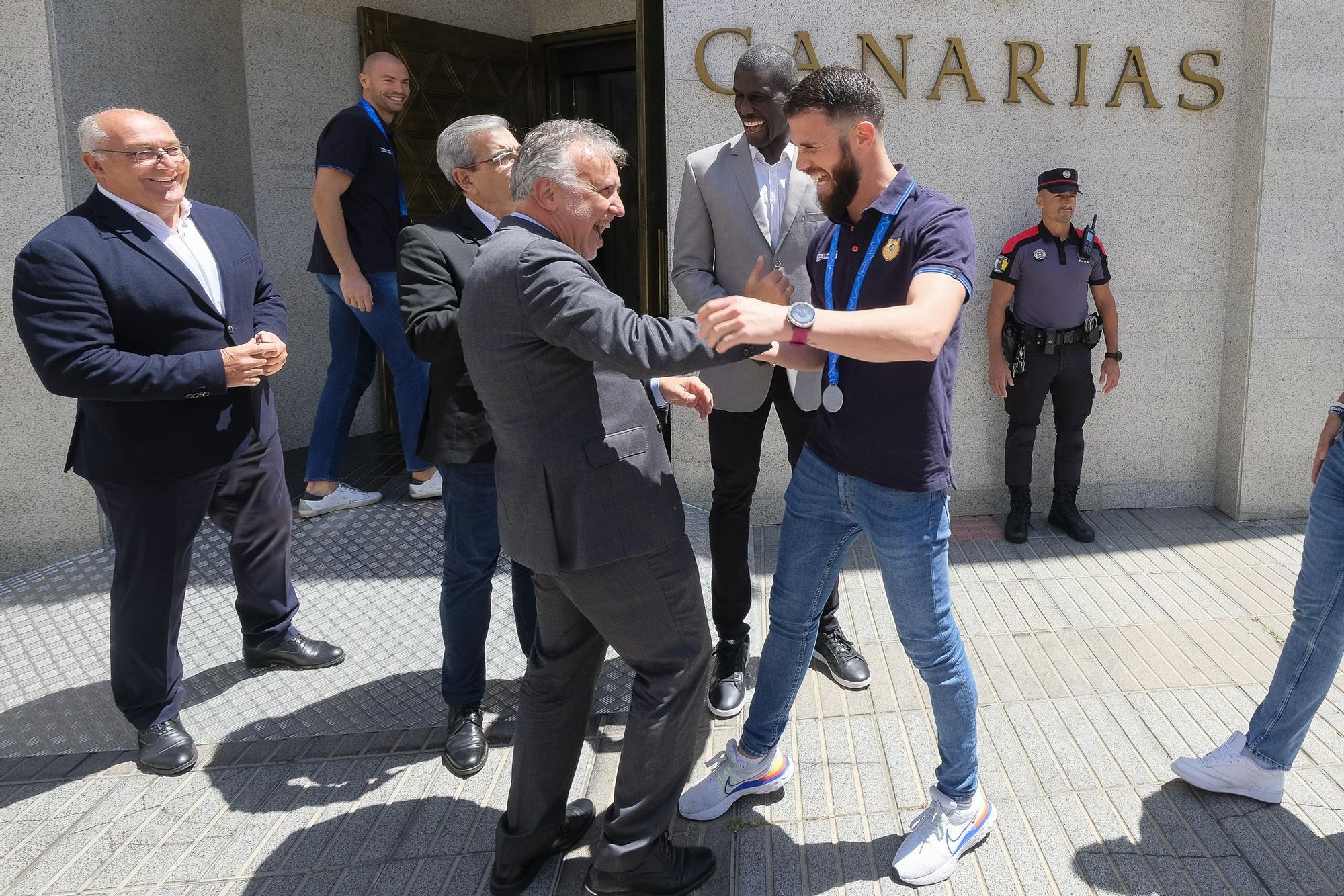 Ángel Víctor Torres recibe al CB Gran Canaria tras ganar la Eurocup