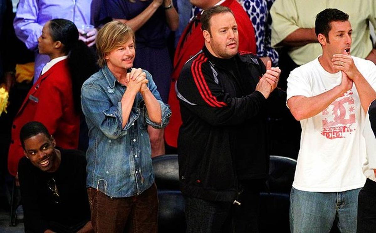 D’esquerra a dreta: els còmics Chris Rock, David Spade, Kevin James i Adam Sandler. Els actors posen la seva quota d’entusiasme entre els assistents