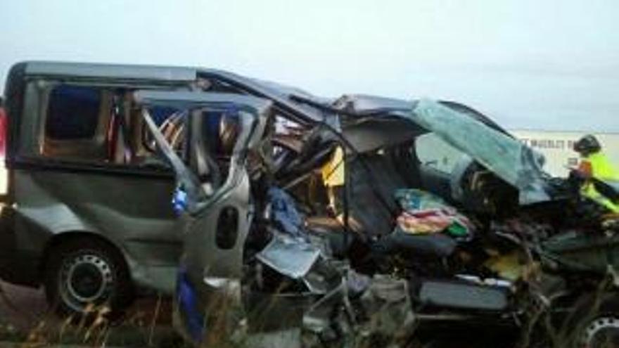 Dos muertos y seis heridos en un accidente de tráfico en Moixent