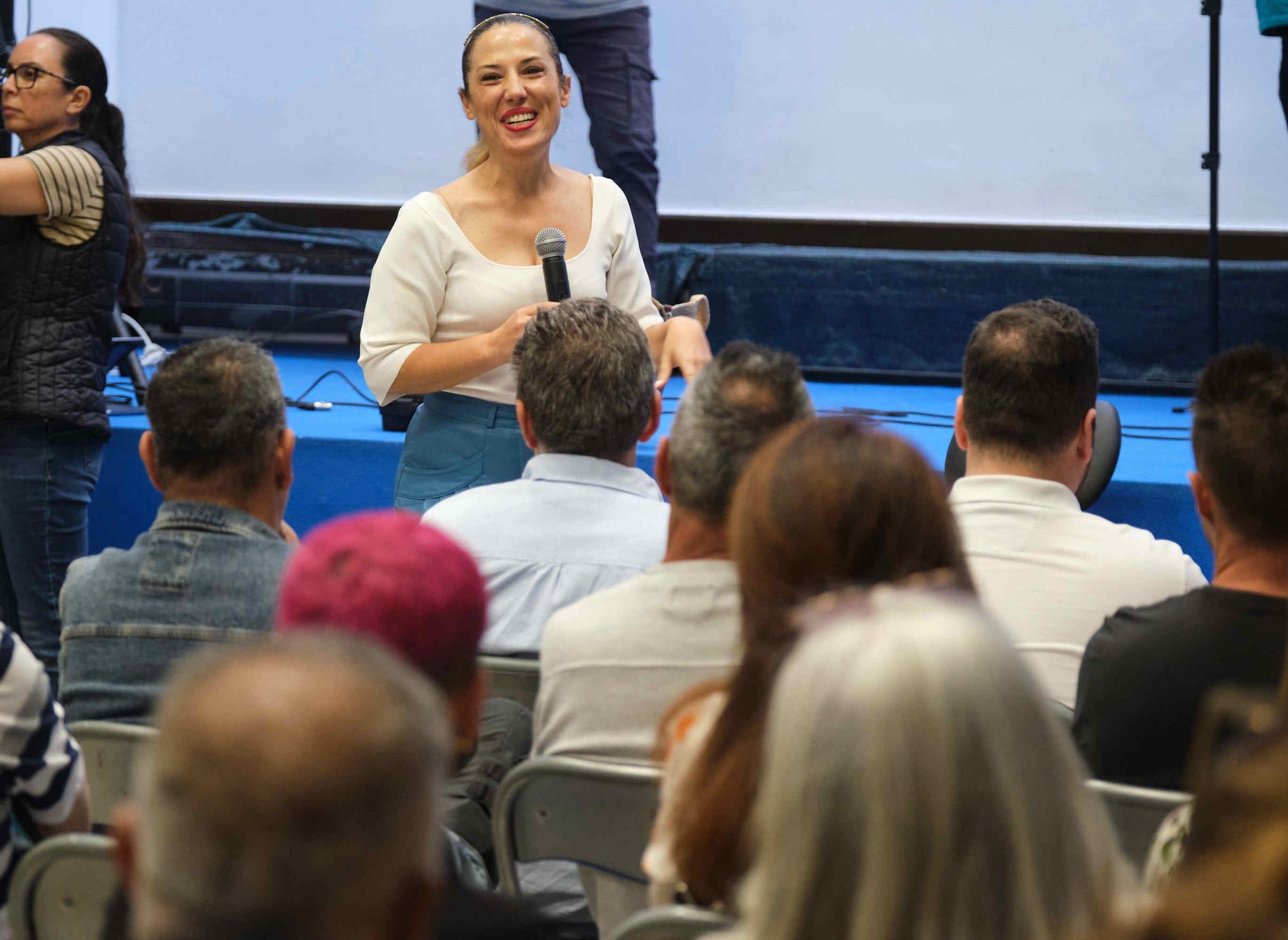 Patricia Hernández se reúne con los grupos del Carnaval