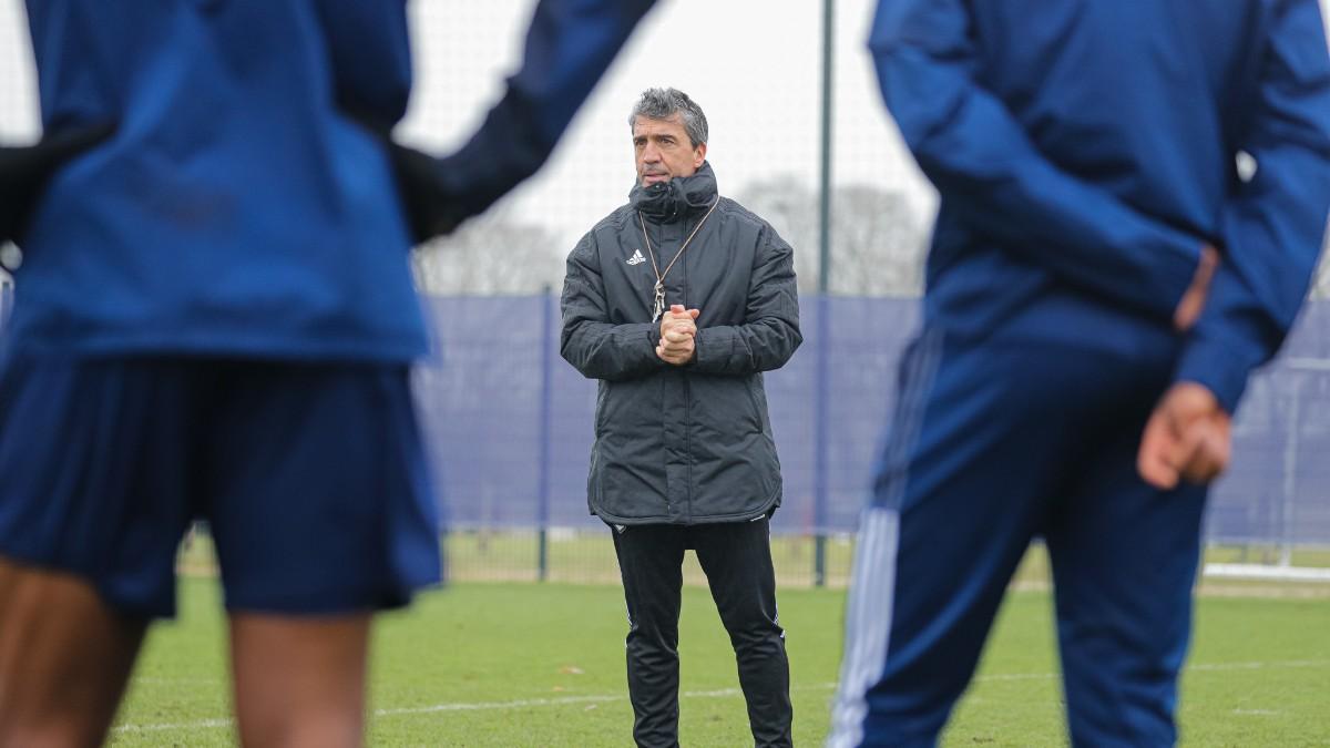 David Guion dirigiendo el primer entrenamiento