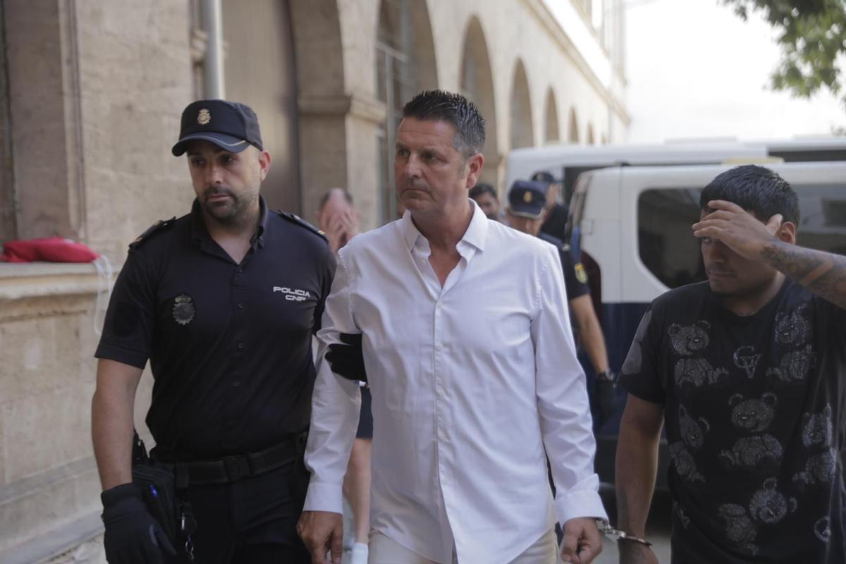 El dueño del Medusa Beach, ante el juez acusado de diez delitos por el derrumbe mortal.
